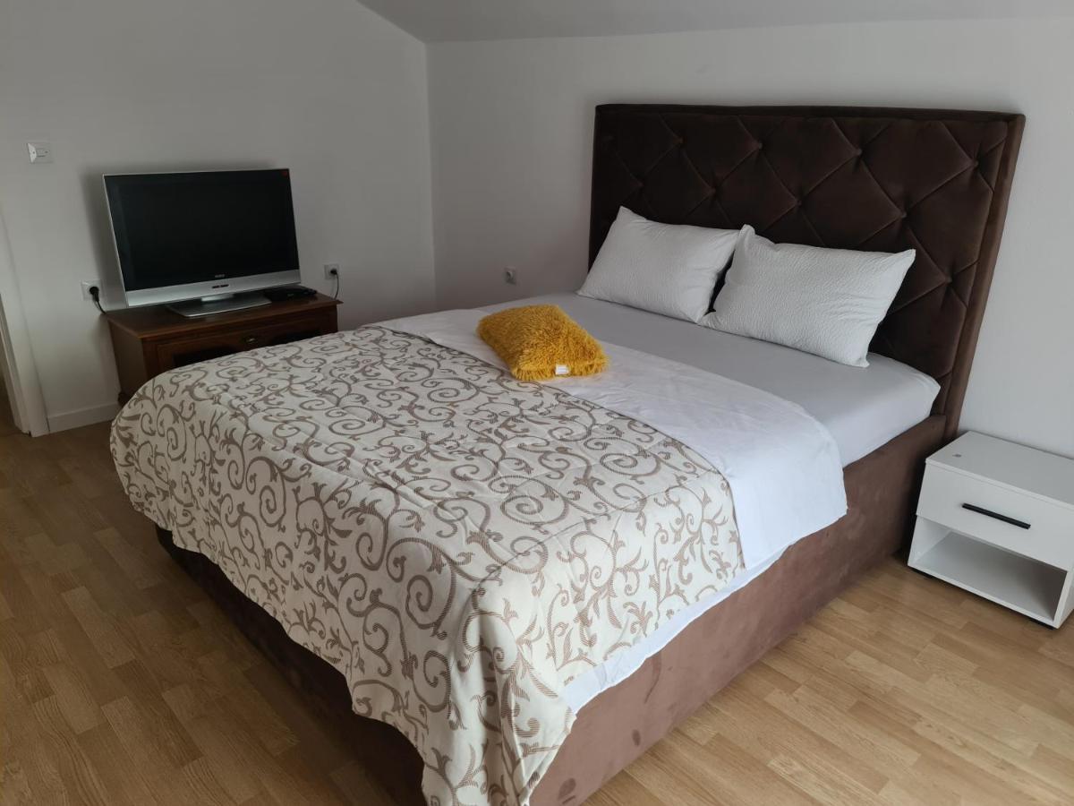 Js Apartmani Nikšić Esterno foto