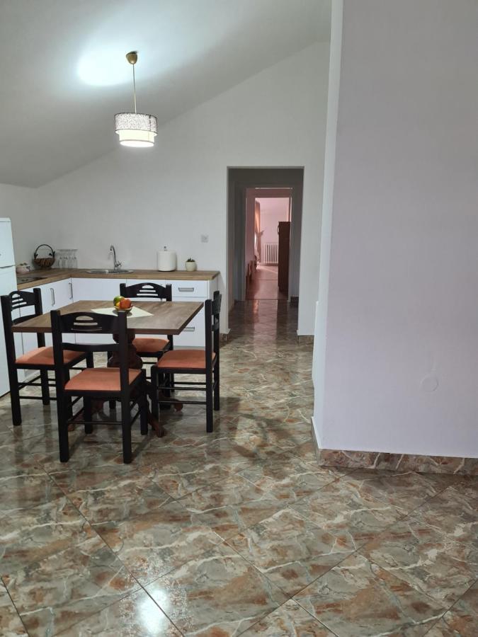 Js Apartmani Nikšić Esterno foto