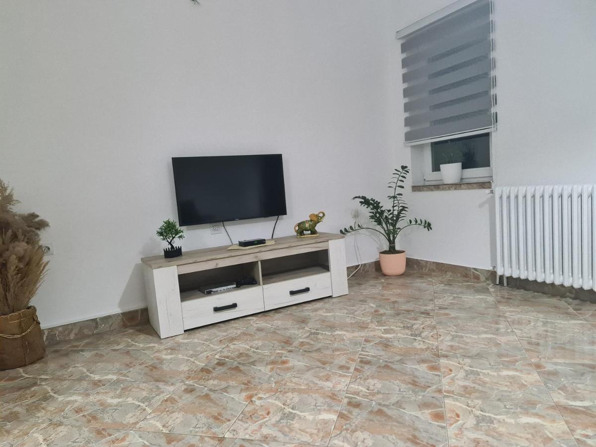 Js Apartmani Nikšić Esterno foto